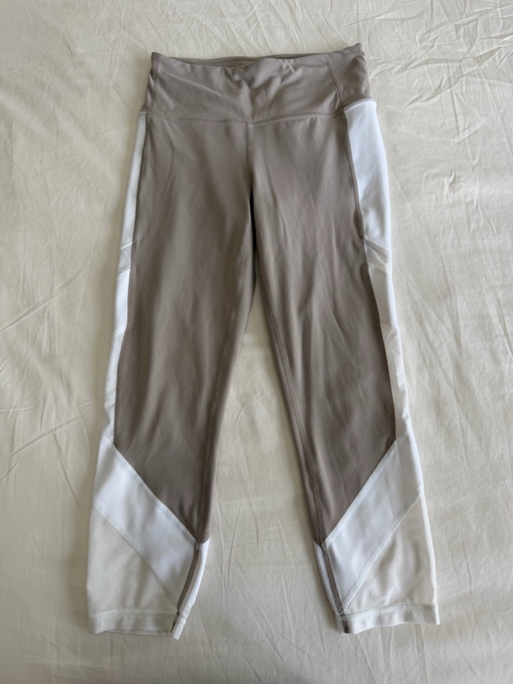 Athleta Womens Taupe and White Capri Leggings